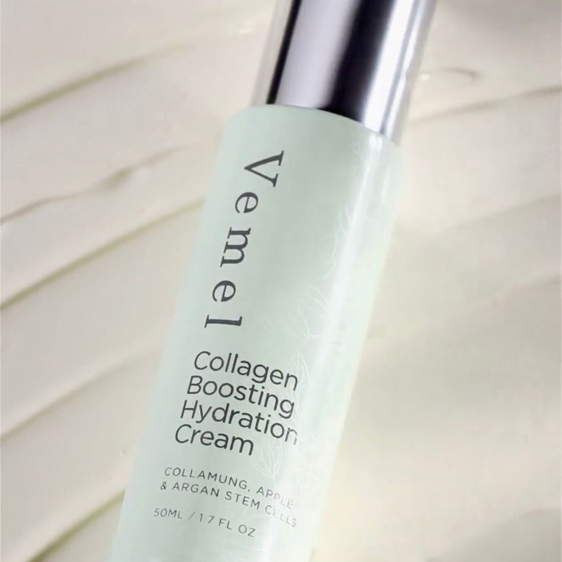 Infused with Collamung, a powerful collagen-boosting ingredient, it enhances elasticity and firmness while smoothing fine lines. 